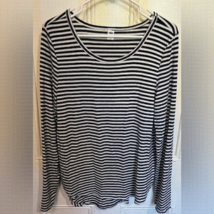 Old Navy Scoop Neck Striped Long Sleeve Classic Shirt